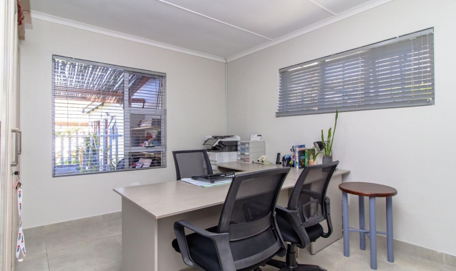 1 Bedroom Property for Sale in Sandbaai Western Cape